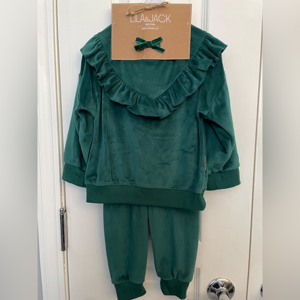 Lila & Jack Green Ruffled Velvet Toddler Outfit. 3T. NWT.